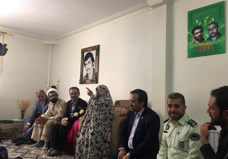 استاندار تهران با مادر شهیدان «سجادیان» دیدار کرد