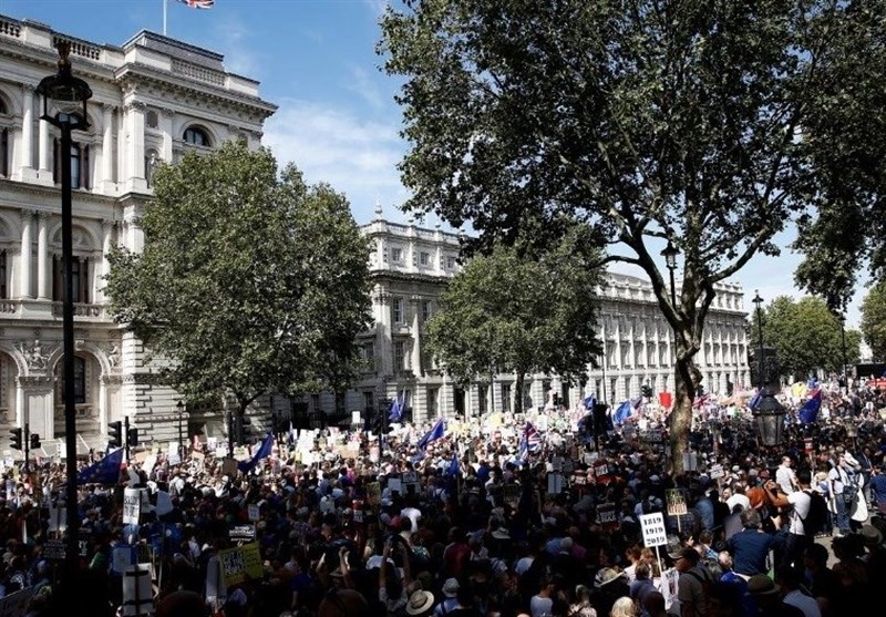 تظاهرات هزاران انگلیسی و ایرلندی در اعتراض به تعلیق پارلمان