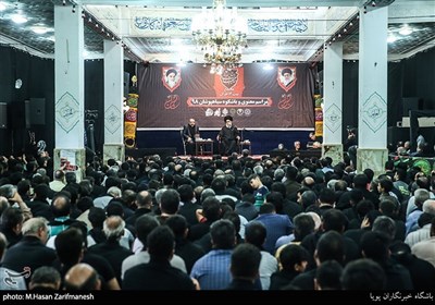 سخنرانی حجت الاسلام سید حسین مومنی در مراسم سیاهپوشان ماه محرم هیئت بیت الاحزان