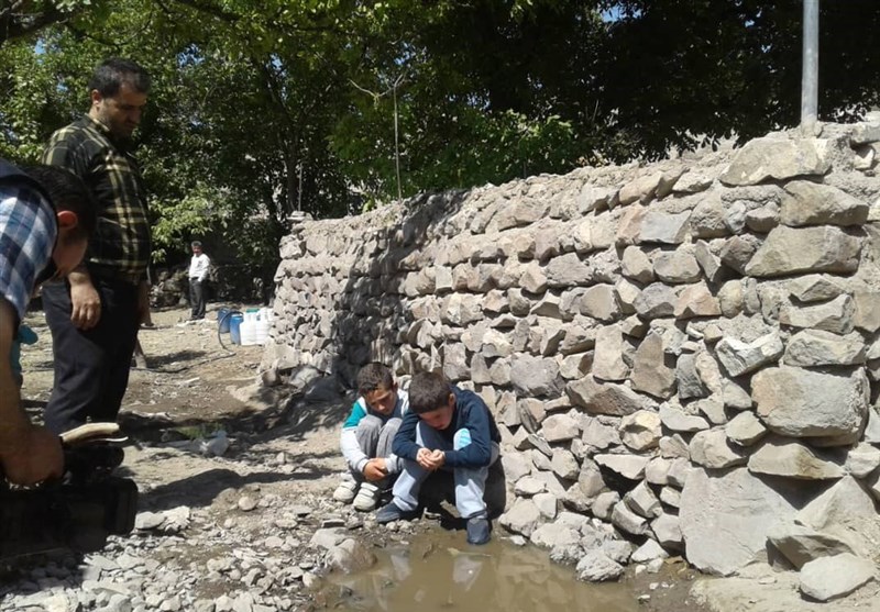 کودکان روستای مرزی مشگین‌شهر که آرزویشان نوشیدن یک جرعه آب سالم است+ فیلم