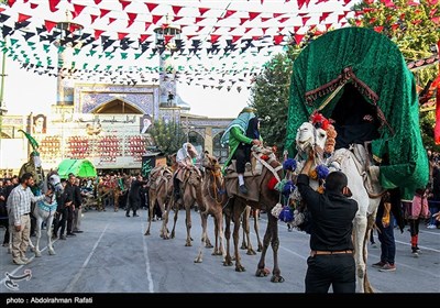 همزمان با دومین روز از ماه محرم، مراسم نمادین ورود کاروان امام حسین(ع) به صحرای کربلا در شهر مریانج برگزار شد.