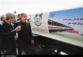 محمد اسلامی وزیر راه و شهرسازی در مراسم بهره‌برداری از 213 دستگاه ناوگان ریلی جدید ساخت داخل