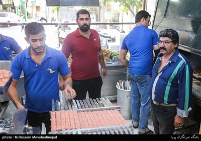 پخت 1600 سیخ کباب نذری در کبابی حاج عبدالله خیابان ایران