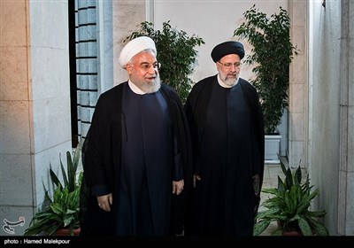 استقبال حجت‌الاسلام سیدابراهیم رئیسی رئیس قوه قضاییه از حجت‌الاسلام حسن روحانی رئیس جمهور