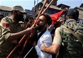 کشمیری‌ها باز هم ضمن شکستن حکومت نظامی علیه هند تظاهرات کردند