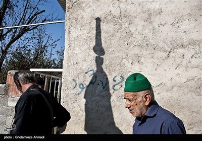 علم گردانی در روستای کِنِت بهشهر