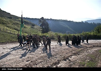 علم گردانی در روستای کِنِت بهشهر