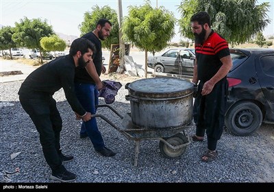 آیین سنتی توزیع نذری در روستای اراضی-اصفهان