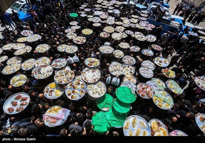 آیین سنتی توزیع نذری در روستای اراضی-اصفهان