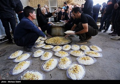 آیین سنتی توزیع نذری در روستای اراضی-اصفهان