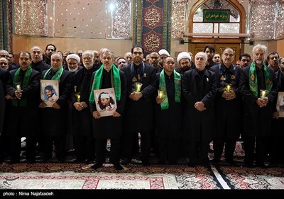 در این مراسم جمع کثیری از خدام و زائران و مجاوران بارگاه منور رضوی حضور داشته و مراسم خطبه‌خوانی شب عاشورا را برگزار کردند.