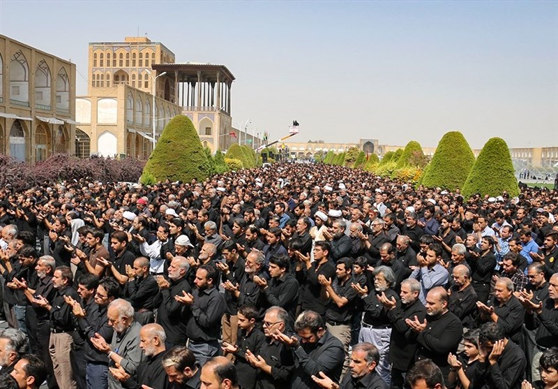 نماز ظهر عاشورا در سراسر استان اصفهان اقامه شد