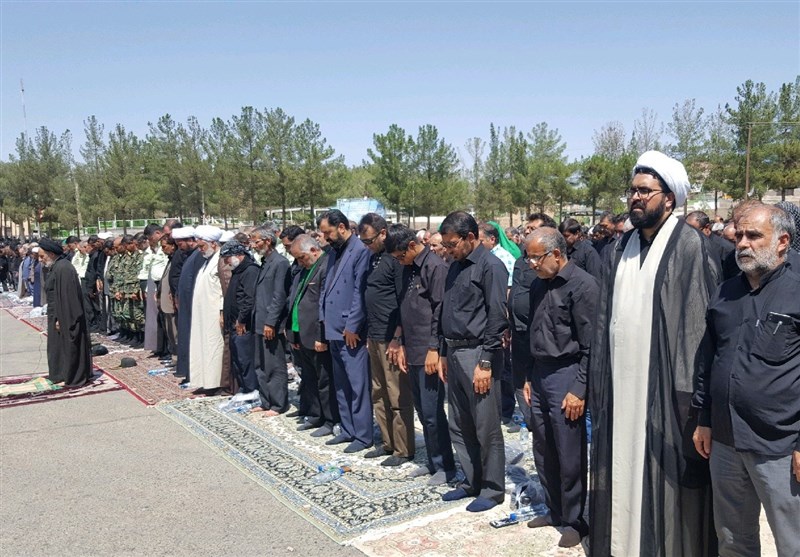 نماز ظهر عاشورا در قتلگاه بیرجند اقامه شد