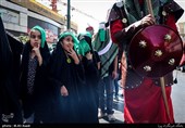 دسته ی عزاداری ظهر عاشورا در محله پیروزی