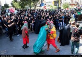 دسته ی عزاداری ظهر عاشورا در محله پیروزی