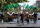 دسته ی عزاداری ظهر عاشورا در محله پیروزی