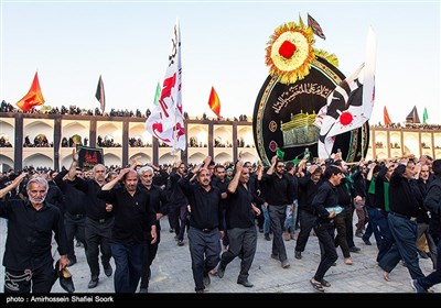 آیین نخل برداری عصر عاشورا در حسینیه سفید اشکذر-یزد