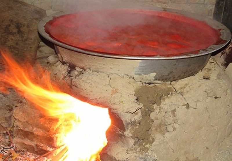 آئین محلی پخت رب گوجه در ارومیه +تصاویر