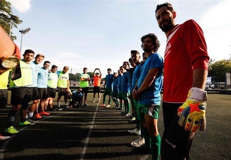 شوق فوتبالی هنرمندان ایرانی‌ در اروپا با بازیکنان 19 تا 75 ساله