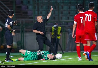 علیرضا منصوریان سرمربی تیم فوتبال ذوب‌آهن اصفهان