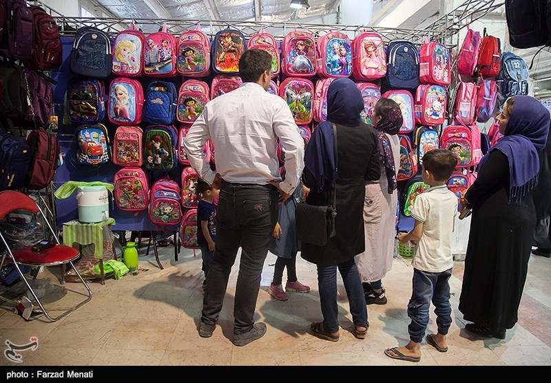 آخرین روز نمایشگاه پائیزه در کرمانشاه / مردم از افزایش قیمت نوشت افزار گلایه دارند+ تصاویر