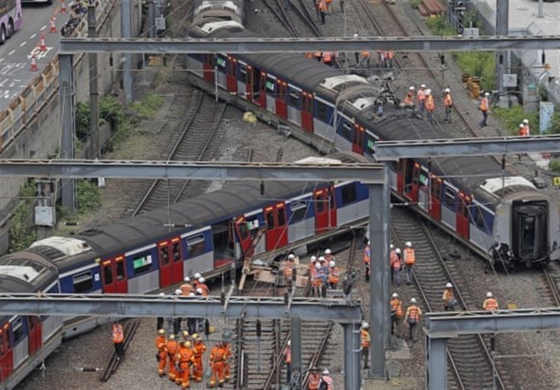 Hong Kong: Eight Injured as Train Derails during Rush Hour