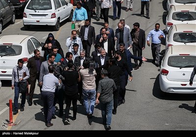بازدید علی القاصی‌مهر دادستان عمومی و انقلاب تهران از انبار خودروهای دپو شده سایپا در بزرگراه فتح