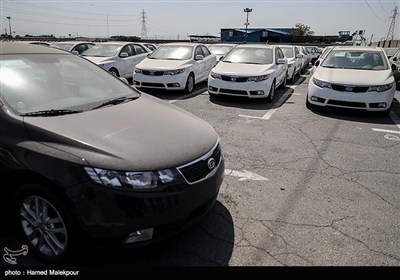 انبار خودروهای دپو شده سایپا در بزرگراه فتح
