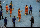 اصفهان| درگیری بازیکنان گیتی پسند و سن ایچ؛ بی غم نظاره‌گر پیروزی شاگردانش از روی سکوها