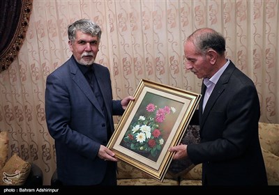 حضور سیدعباس صالحی، وزیر فرهنگ و ارشاد اسلامی در منزل استاد حضور سیدعباس صالحی، وزیر فرهنگ و ارشاد اسلامی در منزل استاد حسن مردانه