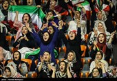 تماشاگران دیدار تیم‌های والیبال ایران و چین تایپه - مسابقات قهرمانی آسیا 