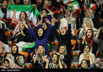 تماشاگران دیدار تیم‌های والیبال ایران و چین تایپه - مسابقات قهرمانی آسیا 