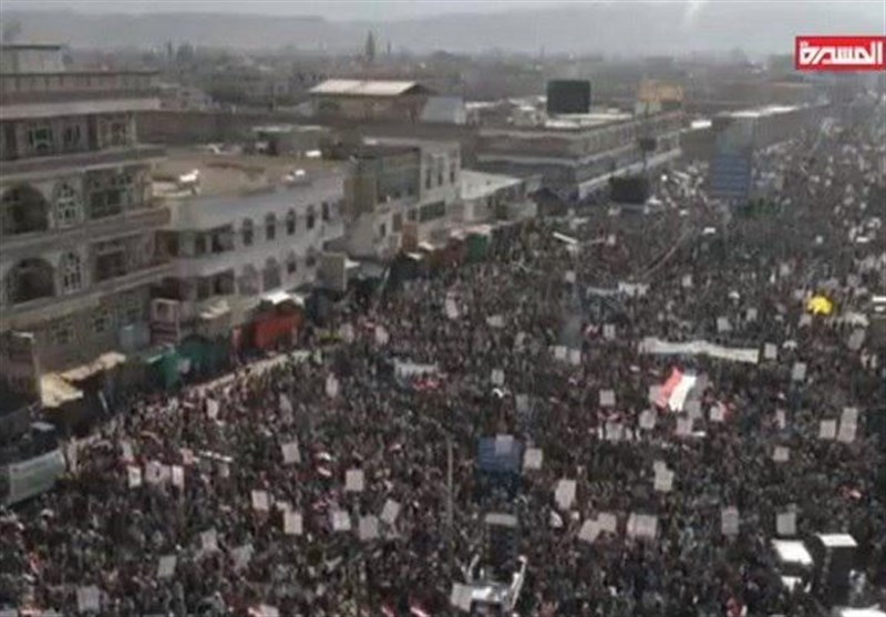 عشرات الآلاف یحیون ذکرى العید الخامس لثورة الـ 21 سبتمبر فی صنعاء