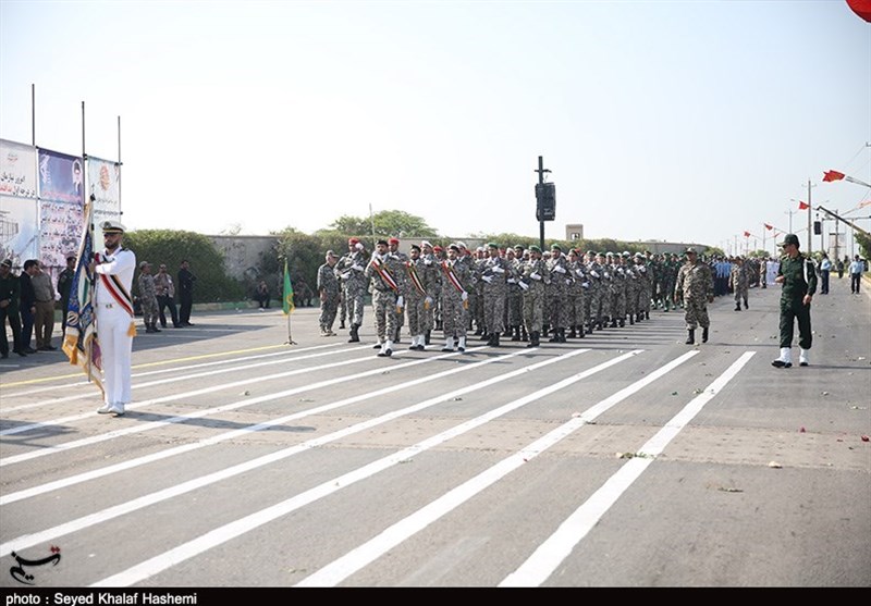 رژه نیروی مسلح استان بوشهر در کنار خلیج فارس به روایت تصویر