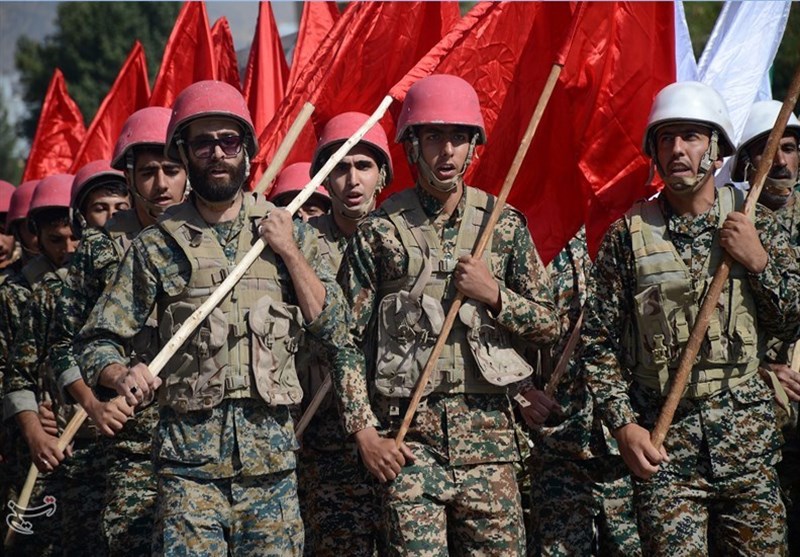رژه نیروهای مسلح به مناسبت هفته دفاع مقدس در اردبیل برگزار شد + فیلم