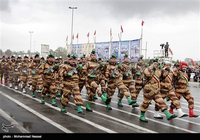 مراسم رژه نیروهای مسلح استان در نخستین روز هفته دفاع مقدس در گرگان
