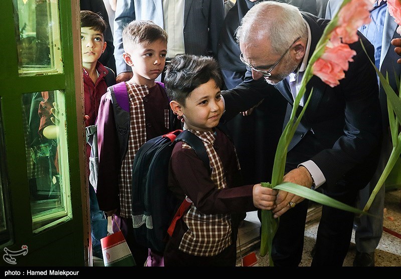 جشن شکوفه‌ها در دبستان تشیع نازی آباد