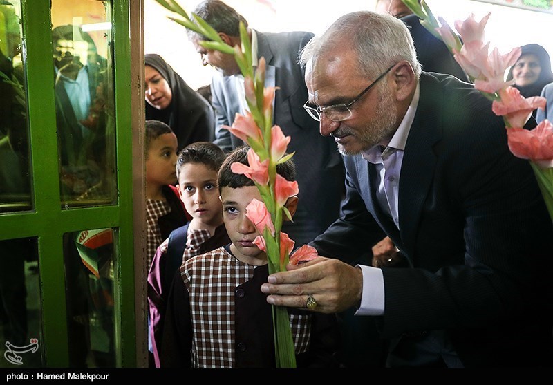 جشن شکوفه‌ها در دبستان تشیع نازی آباد