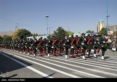 مراسم رژه نیروهای مسلح استان در نخستین روز هفته دفاع مقدس در همدان