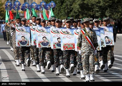 مراسم رژه نیروهای مسلح استان در نخستین روز هفته دفاع مقدس در همدان