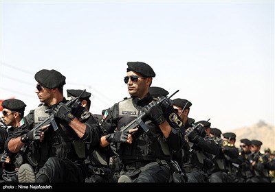 مراسم رژه نیروهای مسلح استان در نخستین روز هفته دفاع مقدس در مشهد