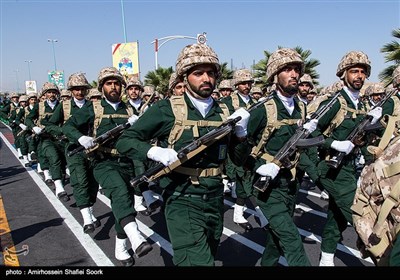 مراسم رژه نیروهای مسلح استان در نخستین روز هفته دفاع مقدس در یزد