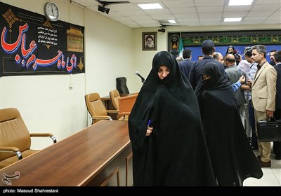 شبنم نعمت‌زاده، دختر وزیر اسبق صنعت، معدن و تجارت در دومین جلسه رسیدگی به اتهامات