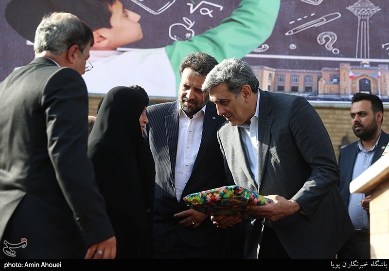 تهران| یادمان 33 هزار شهید در میدان امام خمینی نصب می‌شود