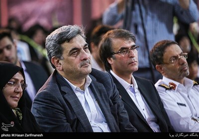 پیروز حناچی شهردار تهران در مراسم زنگ دانش آموز شهید
