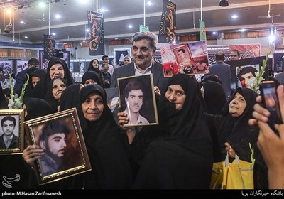 پیروز حناچی شهردار تهران در مراسم زنگ دانش آموز شهید
