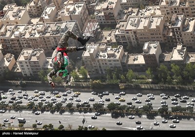 پرش بِیس جامپ ارشا اقدسی از برج میلاد تهران