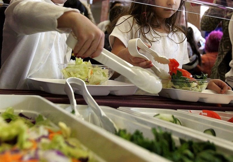 آمریکا تهی از درون|واگذاری سرپرستی دانش‌آموزان به علت بدهی وعده‌ غذایی