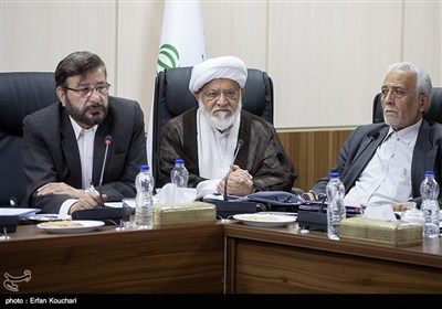 پرویز داوودی و حجت الاسلام مصباحی مقدم در جلسه مجمع تشخیص مصلحت نظام 