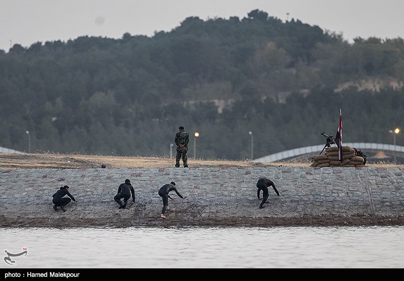 مانور آبی و خاکی بدر - دریاچه خلیج فارس- عکس خبری تسنیم | Tasnim